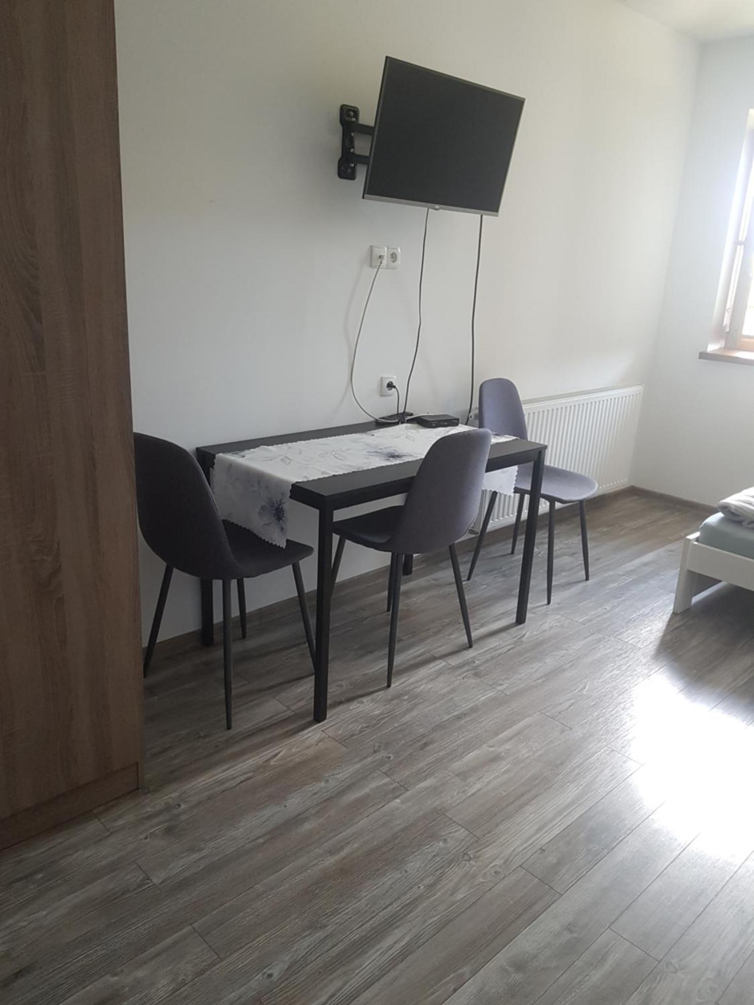 Staś -przy szkole nr 3 w Skawie Skawa Zewnętrze zdjęcie